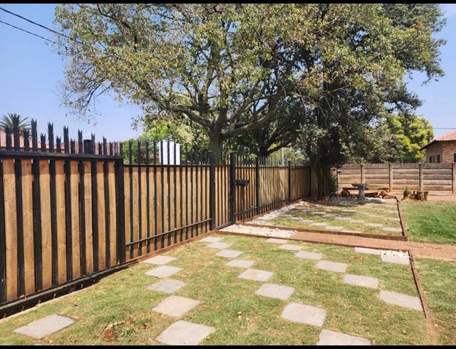 3 BEDROOM HOUSE FOR SALE IN SELECTION PARK